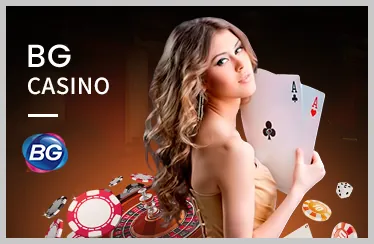 Bàn chơi Poker và Blackjack với chip và thẻ bài tại j888 nhà cái